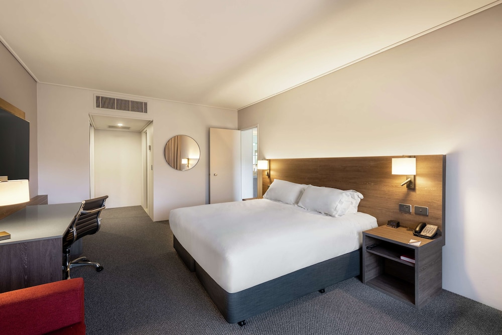 Junior Suite, 1 King Bed, Mountain View