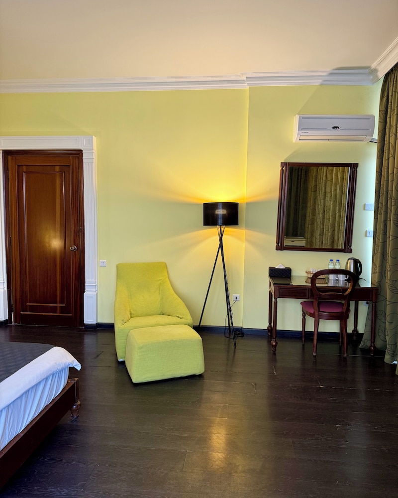 Junior Suite, 1 Double Bed with Sofa bed photo 3