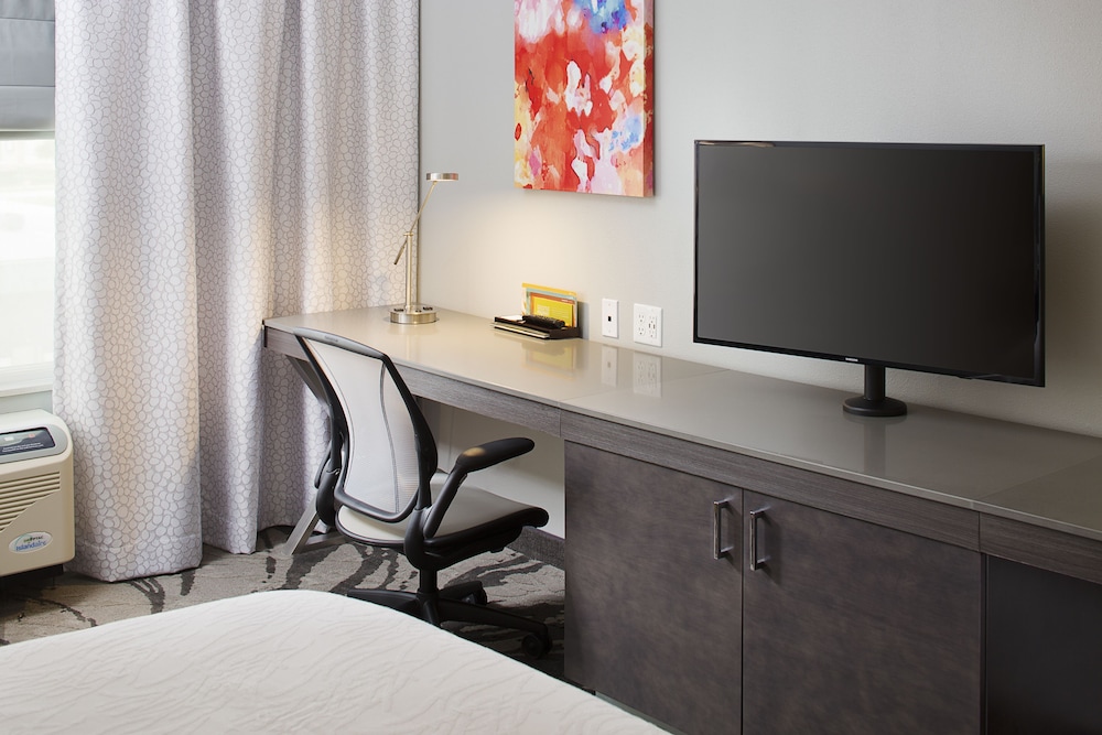 Suite, 2 Queen Beds, Accessible, Non Smoking (Mobility & Hearing, Roll-in Shower) photo 2