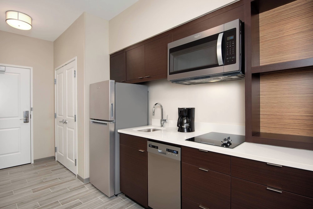 Suite, 1 Bedroom - Photo 2
