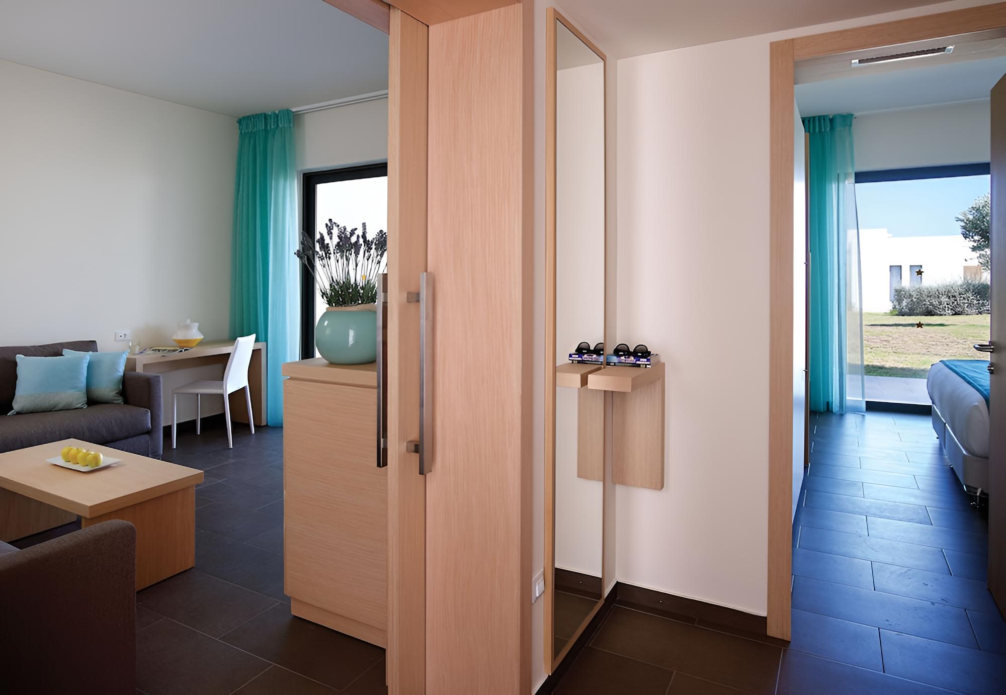 One Bedroom Family Room, Inland View