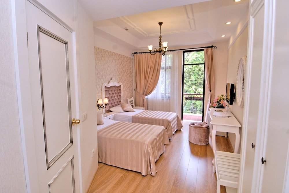 Deluxe Double Twin Room with Balcony - Photo 1