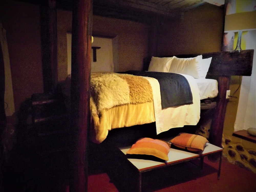 Double Room, 1 Queen Bed, Shared Bathroom photo 1