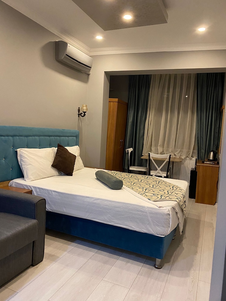 Deluxe Triple Room photo 2