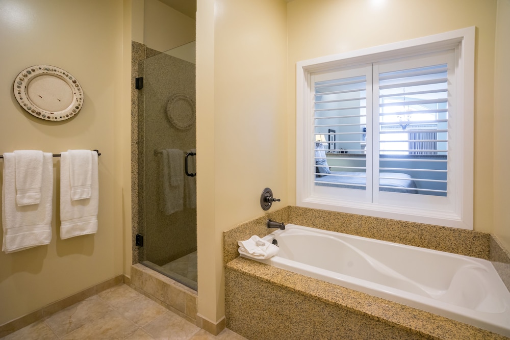 Deluxe Suite, 2 Double Beds - Photo 7