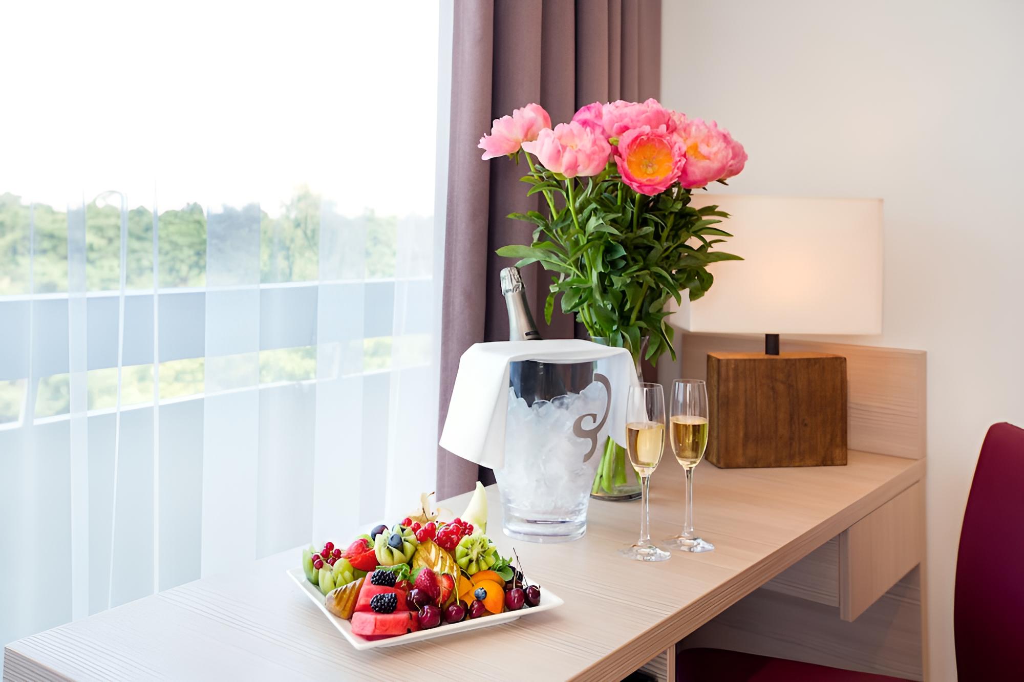 Suite - Photo 3