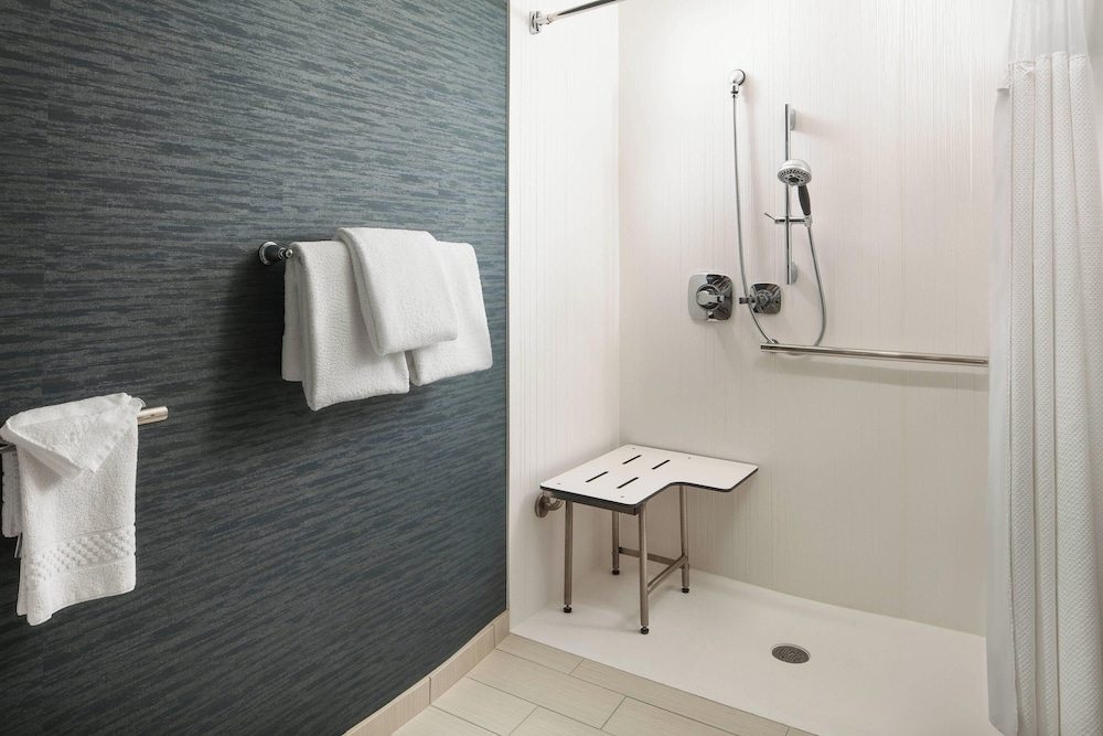 Room, 1 King Bed with Sofa bed (Mobility/Hearing Accessible, Tub) - Photo 3