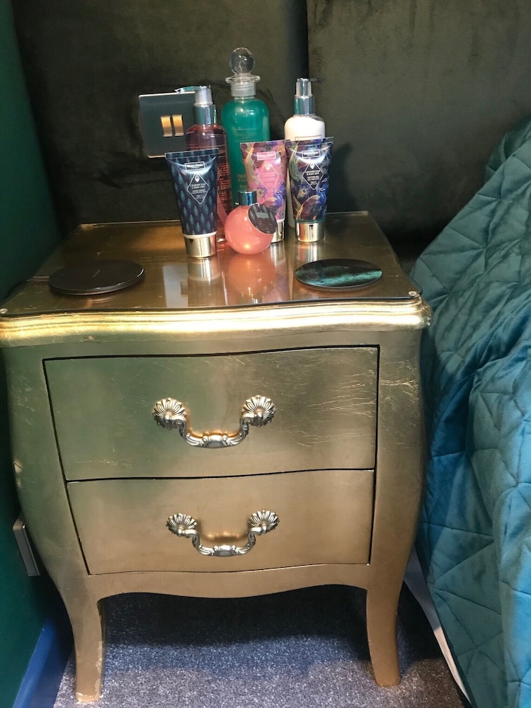 Luxury Suite, Ensuite photo 2