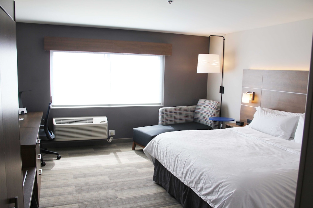 Standard Room, 1 King Bed, Mobility Accessible, Non Smoking (Communications) - Photo 3