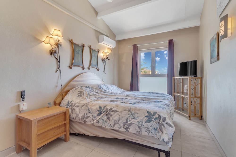 Panoramic Apartment, 1 King Bed, Sea View photo 3