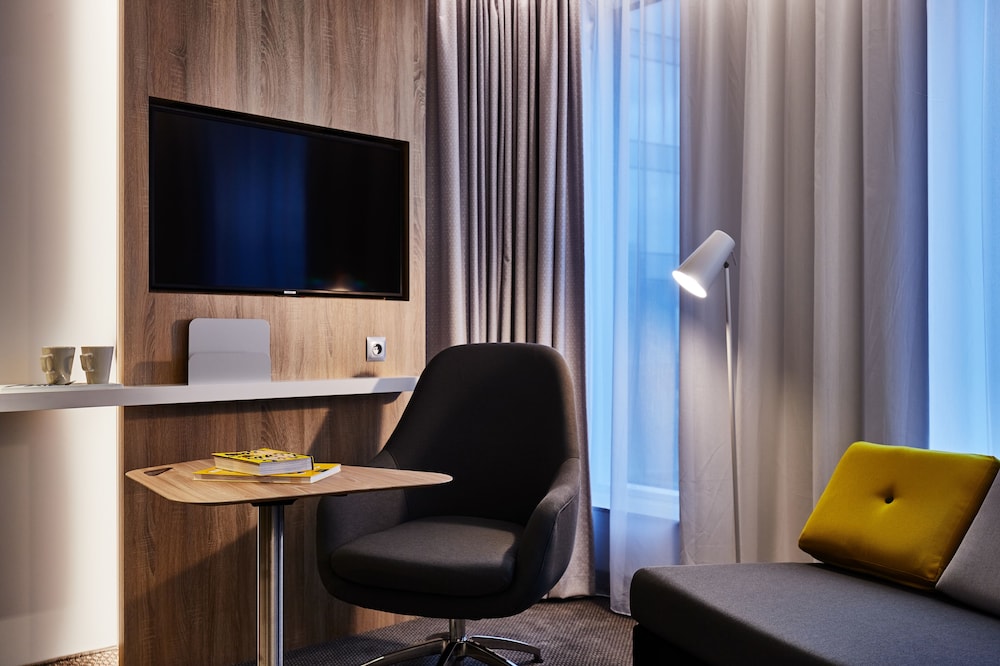 Standard Room, 1 Double Bed with Sofa bed, City View - Photo 4