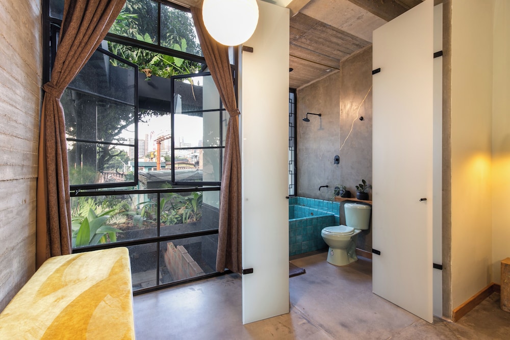 Loft 2: Design Loft, 1 Bedroom, Bathtub
