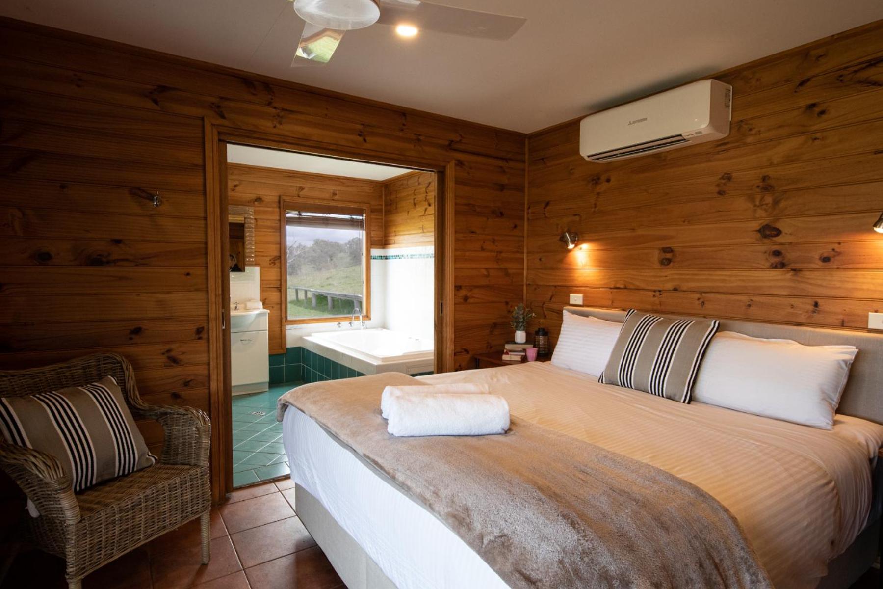 Three-Bedroom Spa Cottage with Mountain View (8 Adults) photo 1