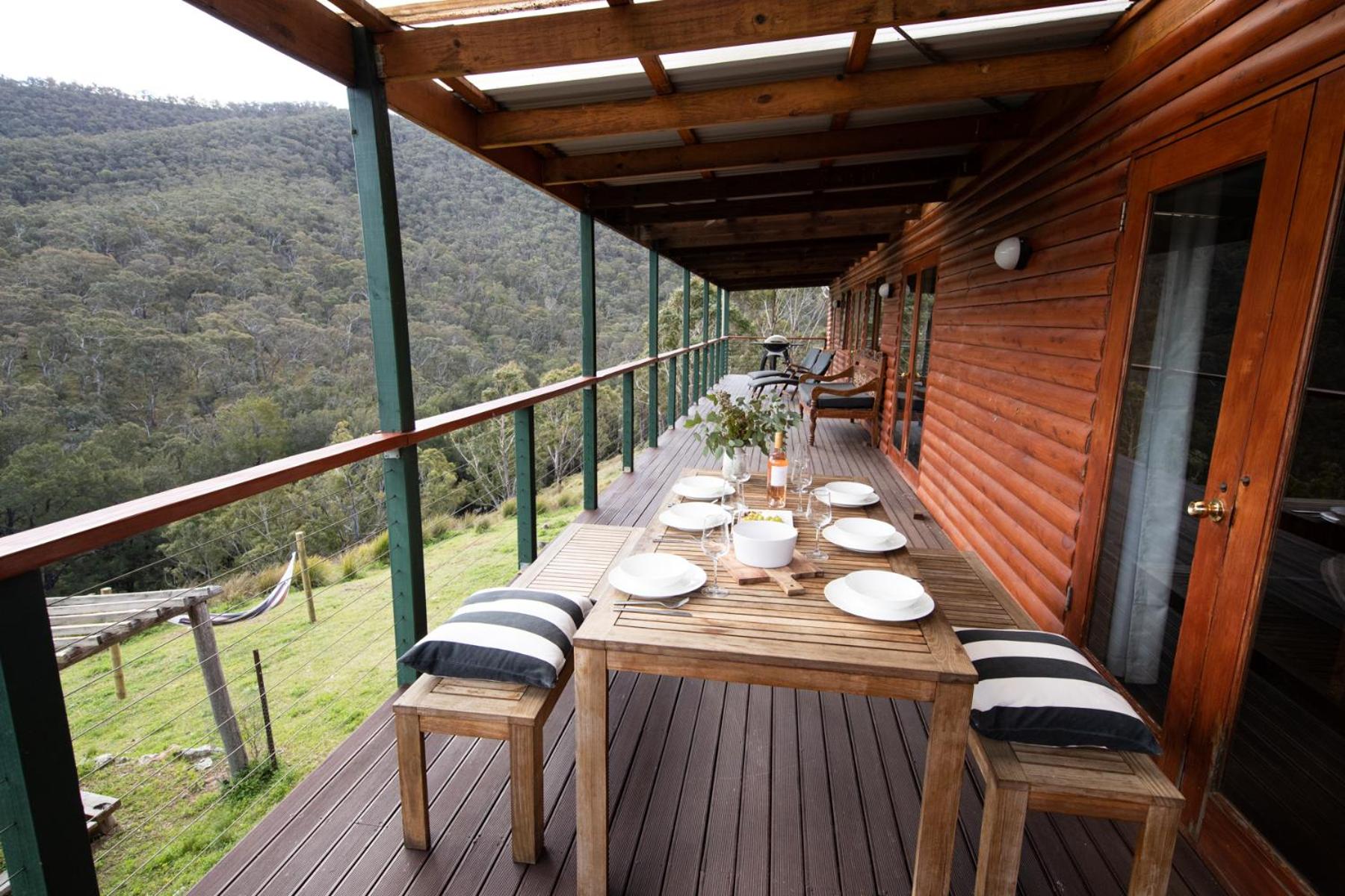 Two-Bedroom Cottage with Mountain View (6 Adults) photo 1
