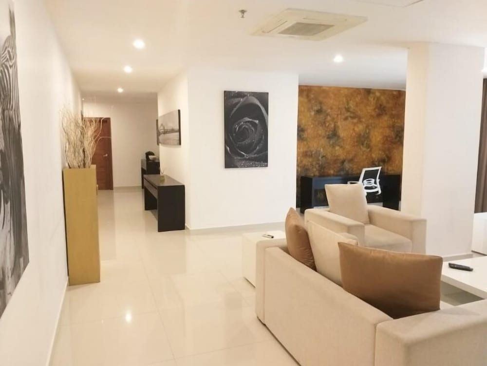 Premier Apartment, 3 Bedrooms, Partial Sea View
