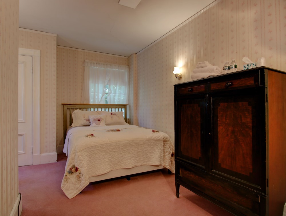 Basic Single Room (Room 5 )