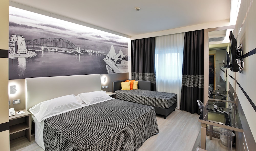 Deluxe Double or Twin Room - Photo 4