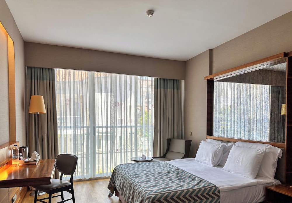Superior Land View Room with French Balcony