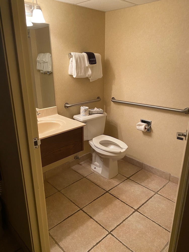 Standard Single Room, Accessible Bathtub photo 3