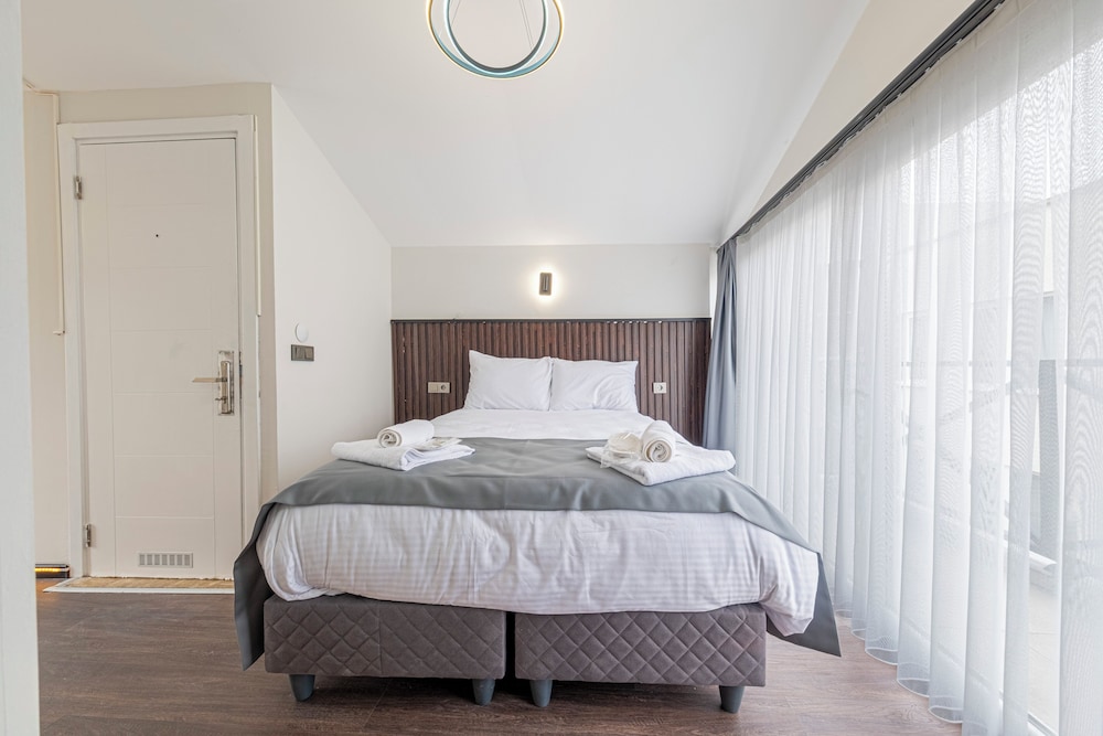 Deluxe Room, Balcony photo 3