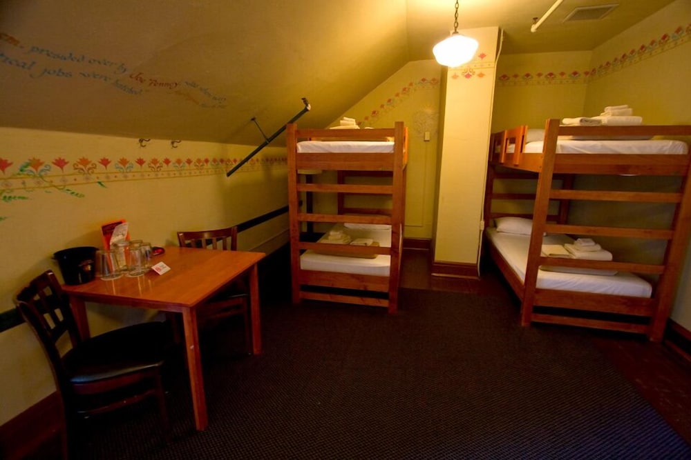 Shared Dormitory, Women only photo 3