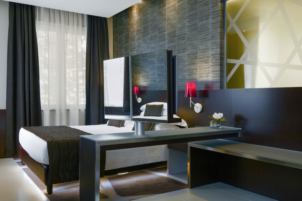 Junior Suite, 1 King Bed with Sofa bed photo 2