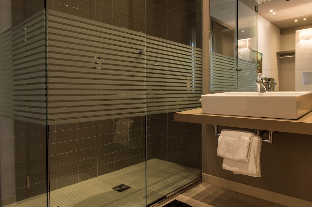 Double Room (with extra bed) - Photo 2