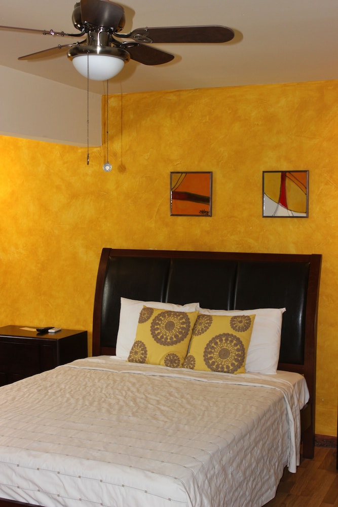 Standard Room, 1 Queen Bed photo 1