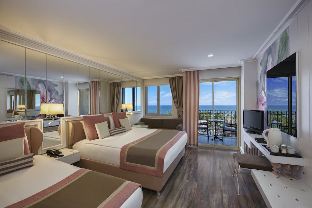 Standard Room, Partial Sea View