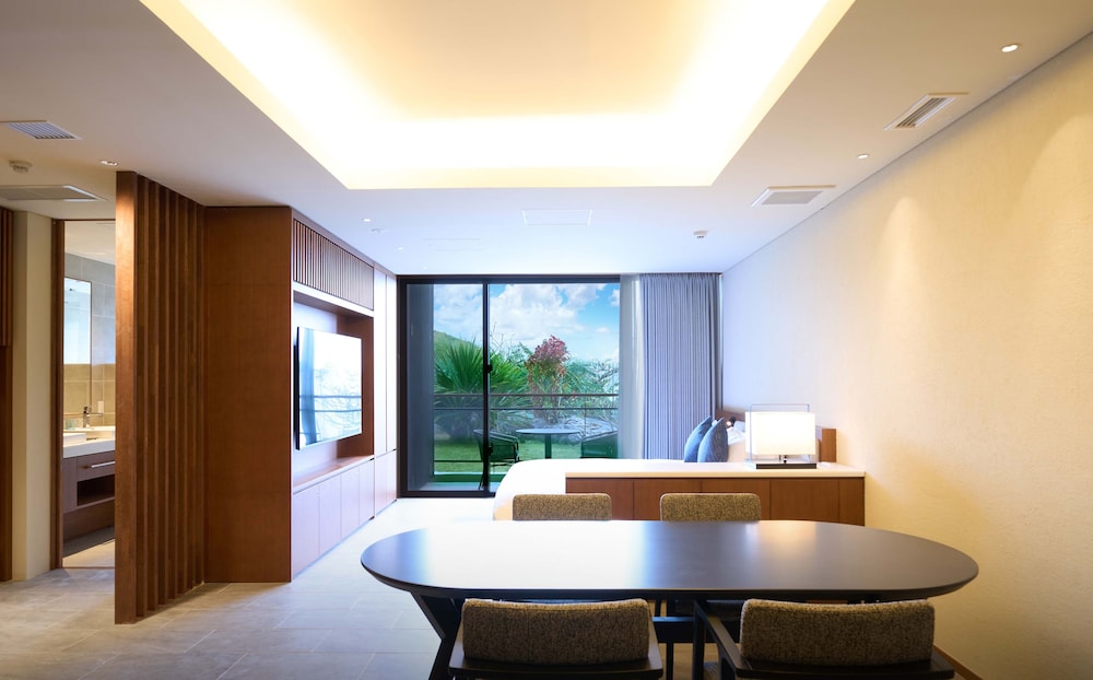 Suite, Ocean View, Garden Area