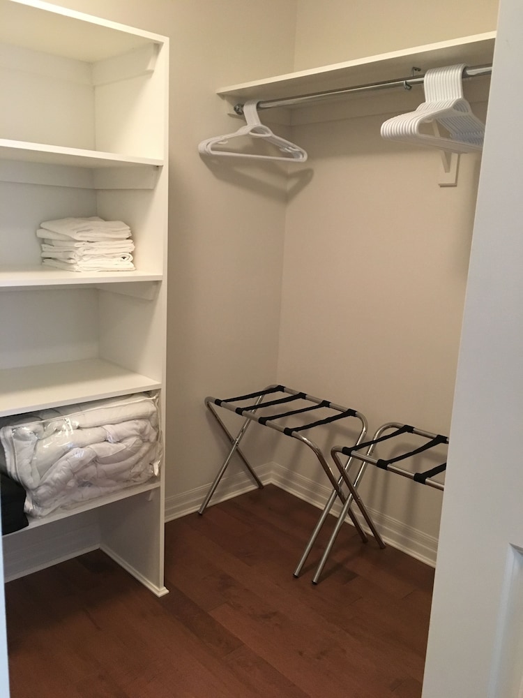 Luxury & Prime Location (1 Queen Bed, 1 Sofa Bed, 1 Queen Air Mattress) photo 2