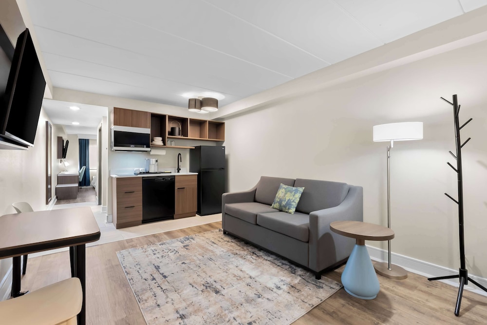 Suite, 2 Queen Beds, Non Smoking, Kitchen (Walk-in Shower;with Sofabed) photo 2