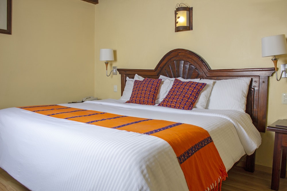 Standard Room, 1 King Bed photo 3