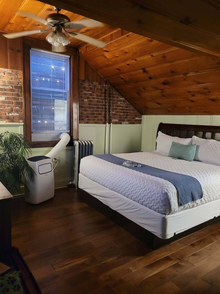 Double Room, 1 King Bed