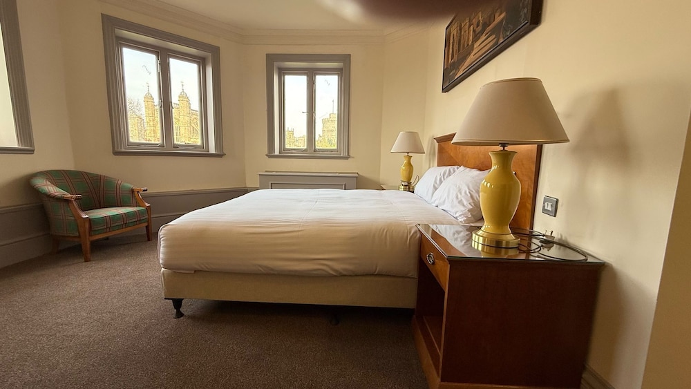 Superior Castle View Room - Photo 2