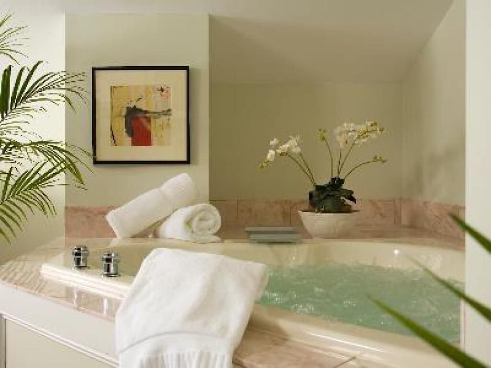 Standard Double Room, Ensuite (05 Winter Garden Suite) photo 3