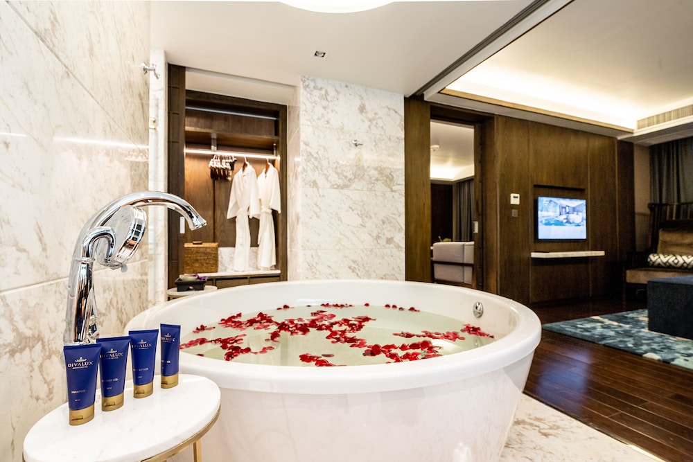Premier Suite Room - Photo 4