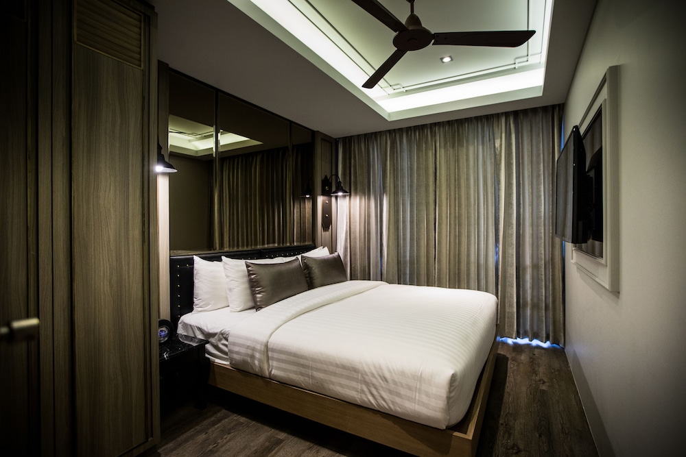 Two Bedroom Premier Suite thumbnail 5