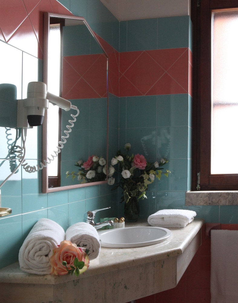 Double Room (up to 3 people) photo 3