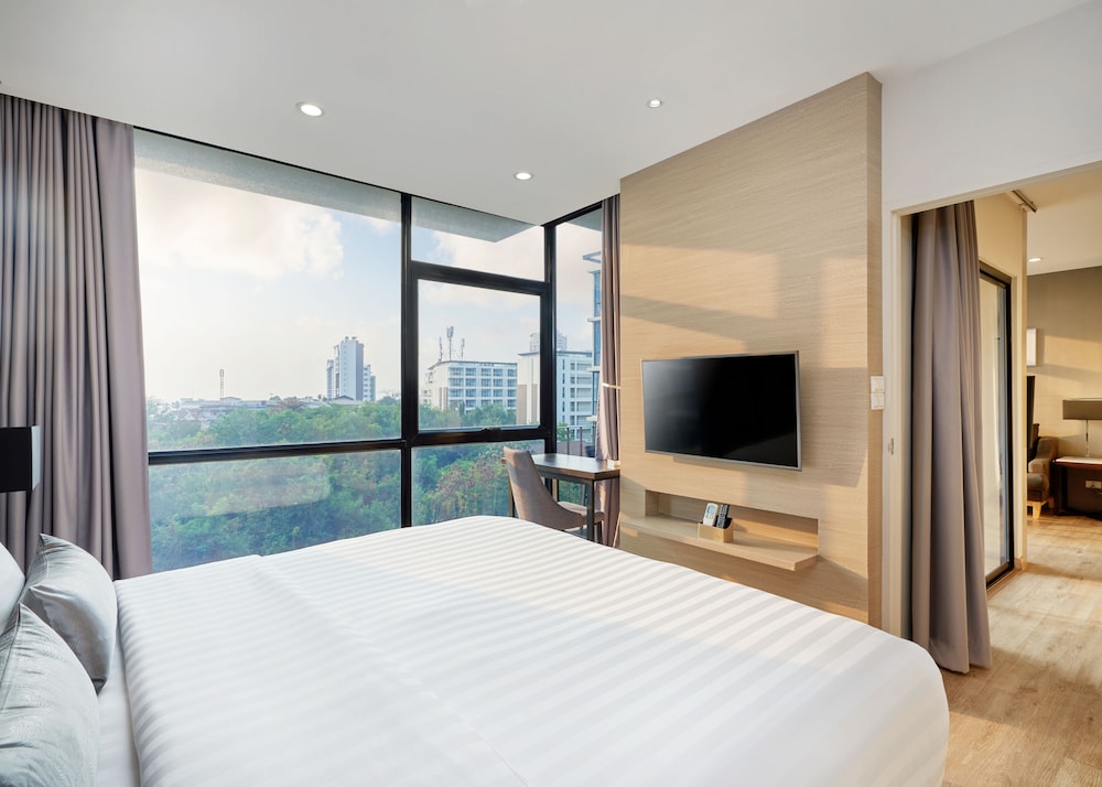 Grand Suite Room with Kitchenette - Photo 17