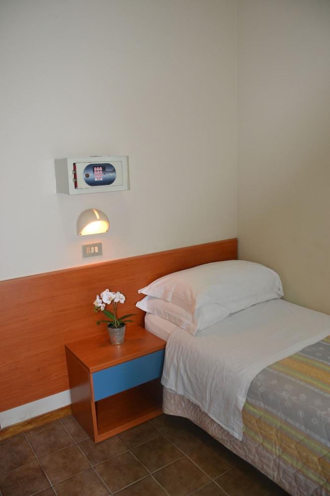Standard Single Room, Balcony photo 3