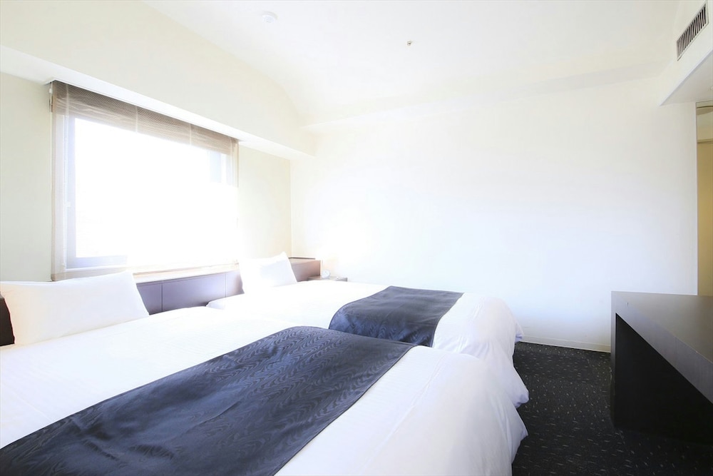 Standard Twin Room, 2 Bedrooms, Non Smoking, Refrigerator photo 2