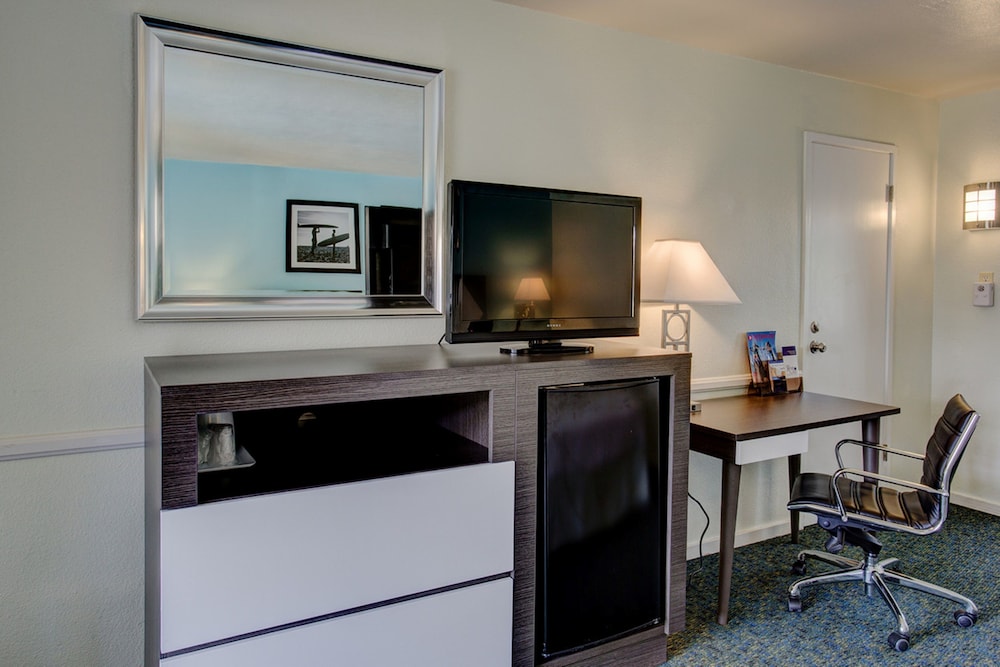 Standard Room, 1 King Bed - Photo 14