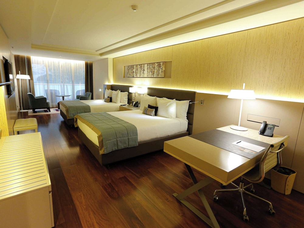 Deluxe Suite, 2 Double Beds, Balcony