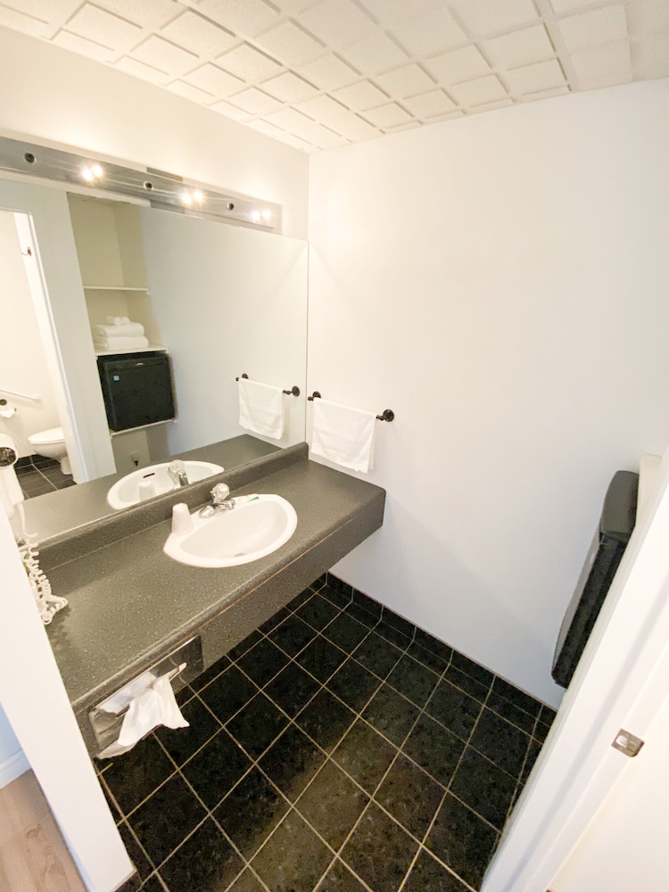 Deluxe Double Room, 1 King Bed, Jetted Tub, River View photo 2