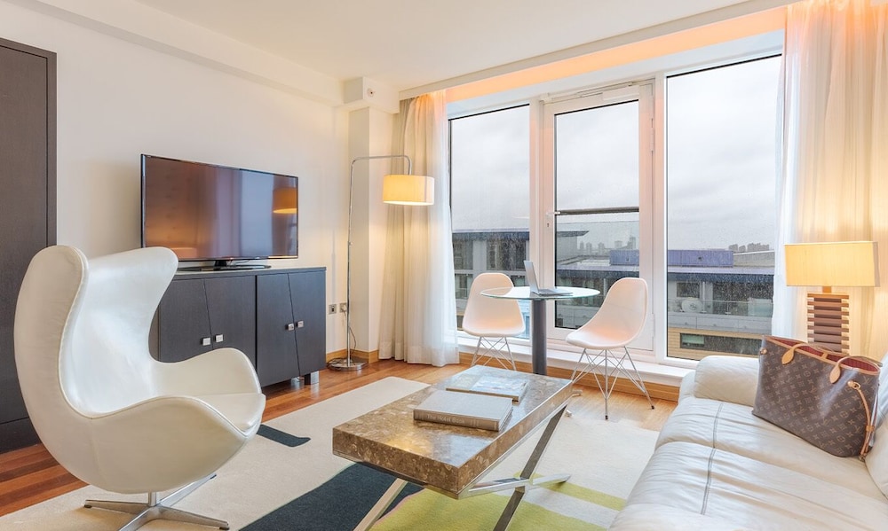 Suite (Executive One Bedroom Triple)