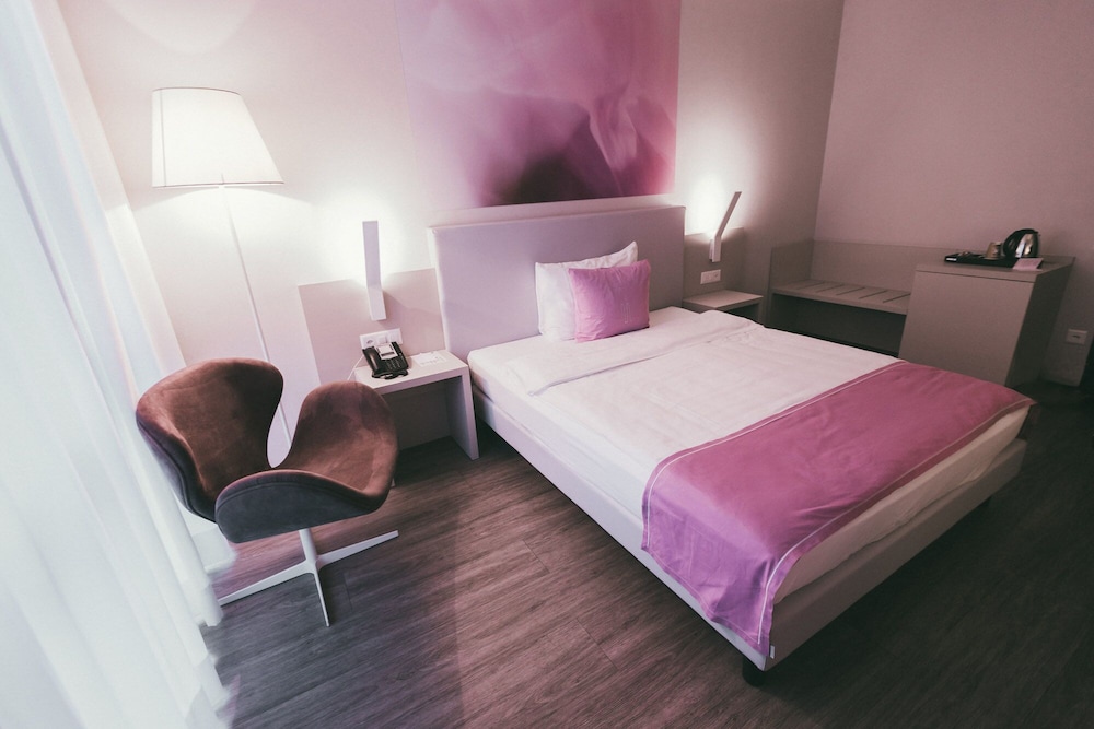 Modern Cosy Double Room (1 queen bed) photo 3