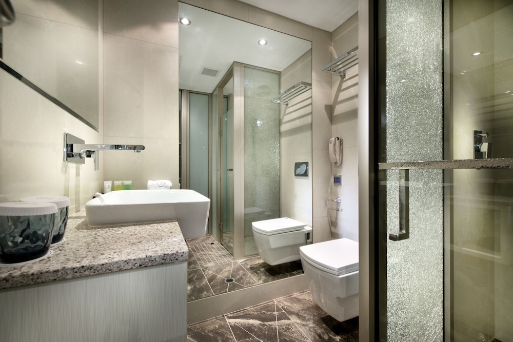 Superior Double Room thumbnail 5