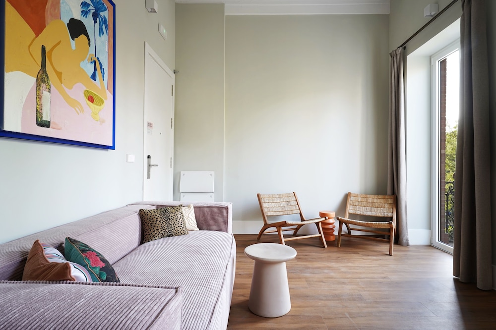 2 Bedroom Apartment with Balcony