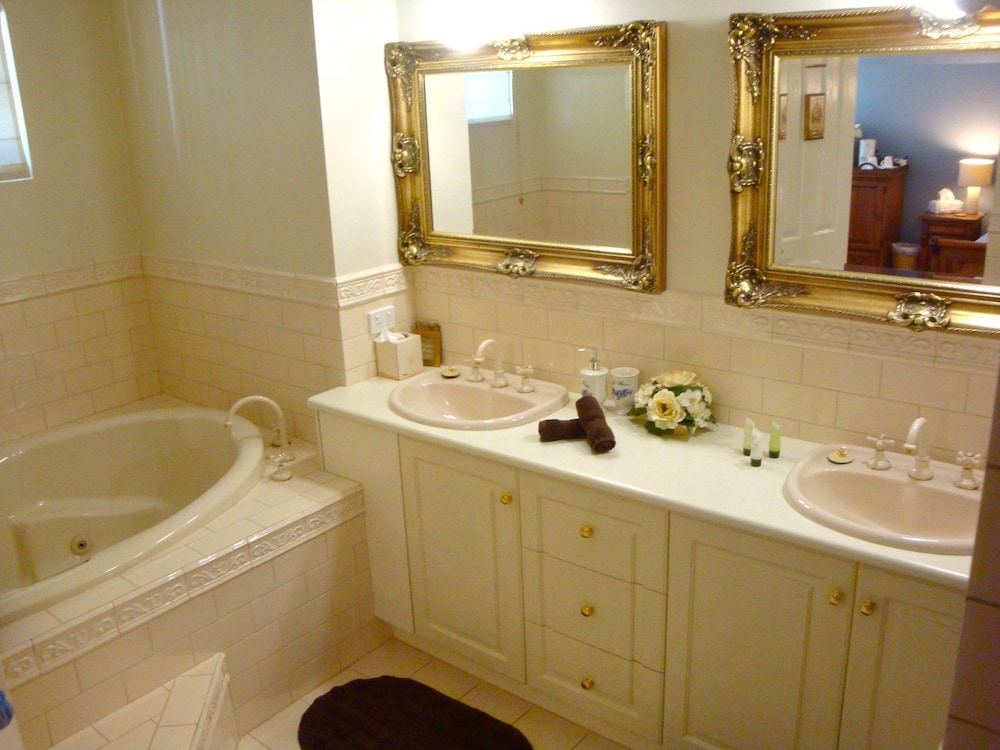 King Spa Suite photo 2